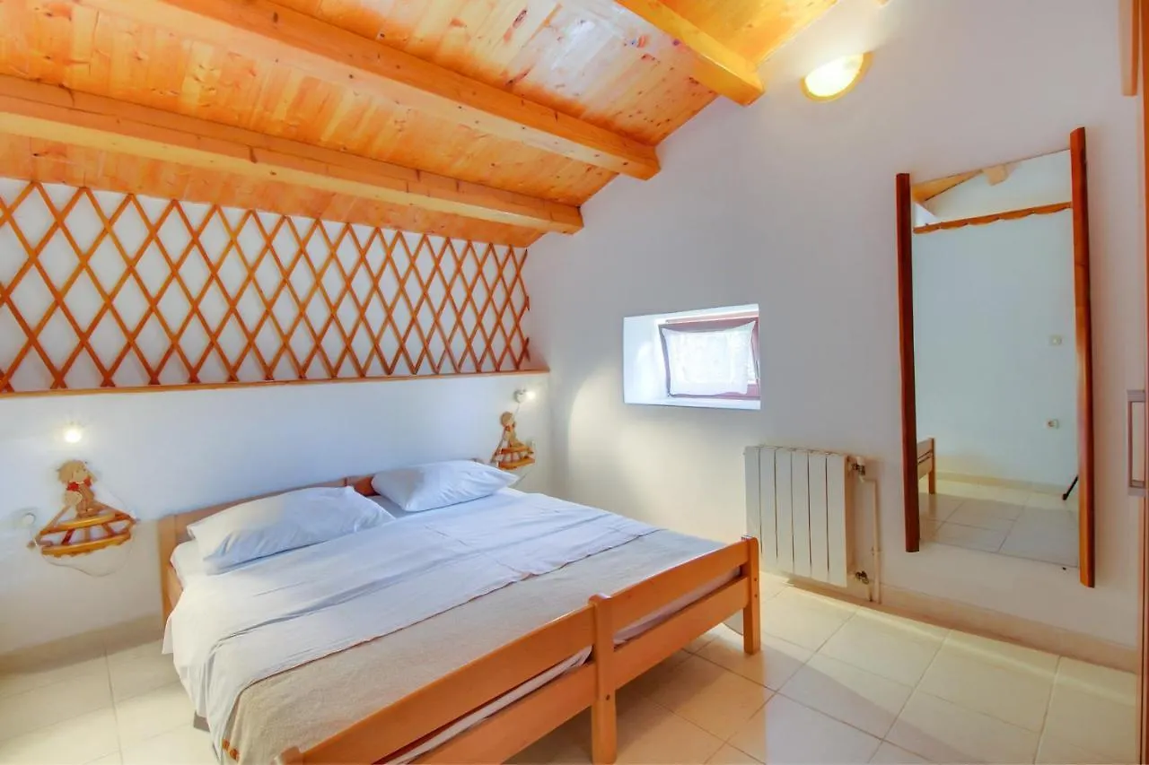 Apartments With A Parking Space Mali Lošinj