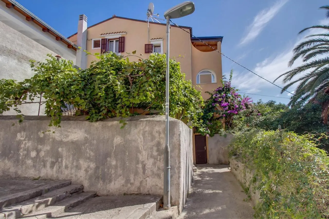 Apartments With A Parking Space Mali Lošinj